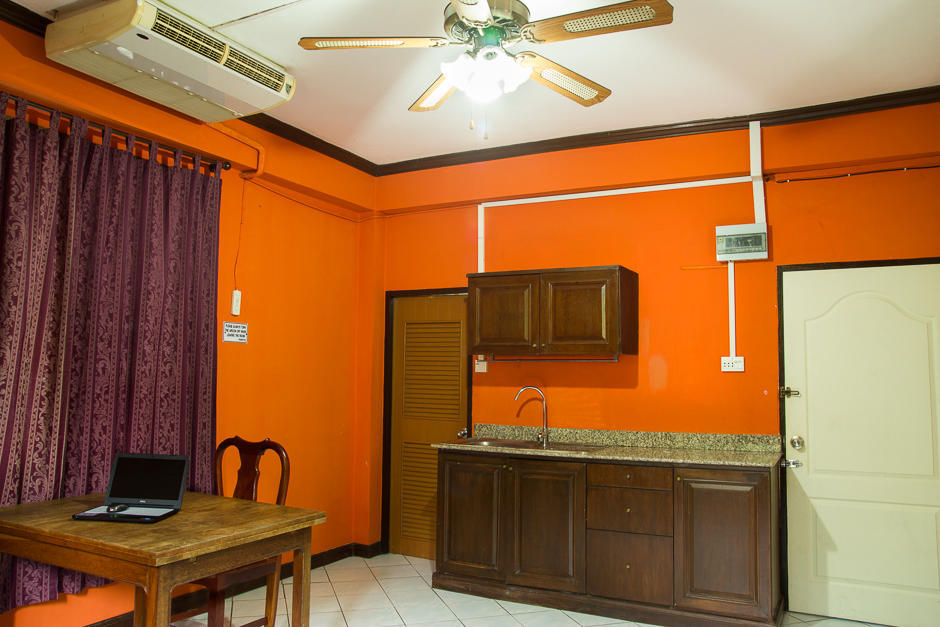 At Ease Guesthouse Pattaya Rom bilde
